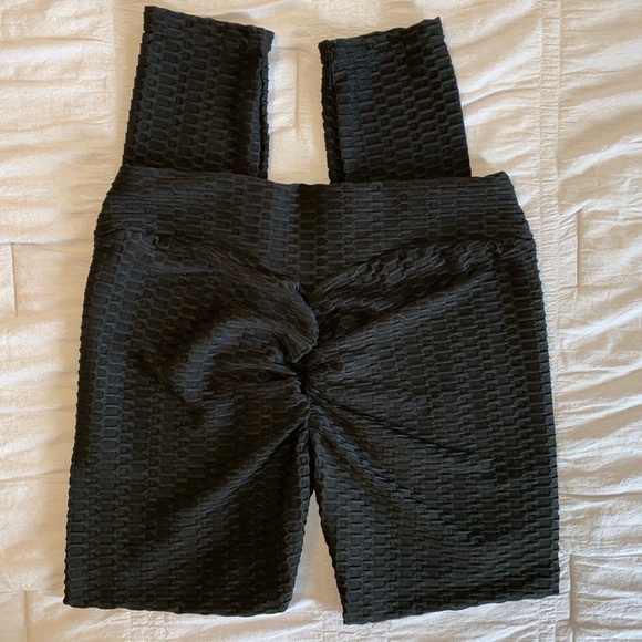 Butt Lifting Scrunched Leggings - Picture 3 of 6